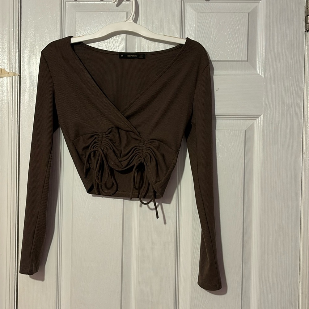 Ruched cropped v neck long sleeve